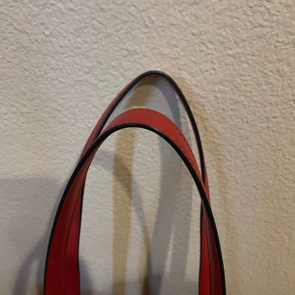 DKNY Bryant Red Zippered Tote Bag Like New - Picture 6 of 11